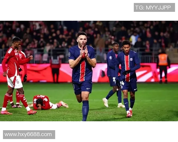 西甲焦点战平局引发红牌风波巴黎圣日耳曼与那不勒斯激战全场